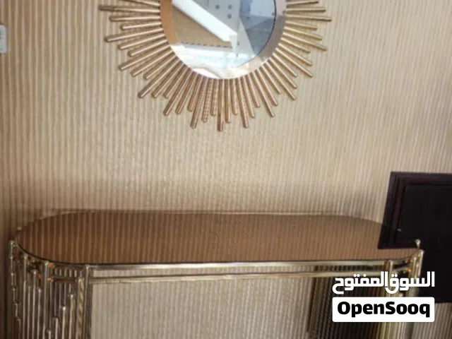 طاولة ومراية