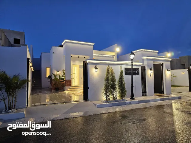 290 m2 5 Bedrooms Villa for Sale in Tripoli Ain Zara