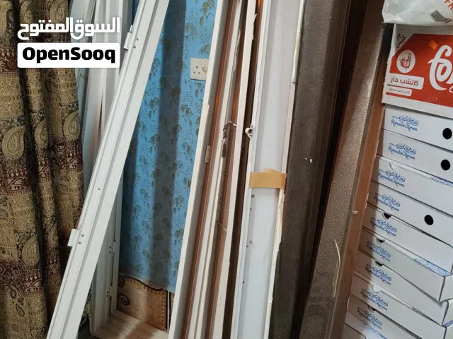 نوافذ المنيوم مقاس 200 سم في 200 وحده ب30 باقي 5 درايش