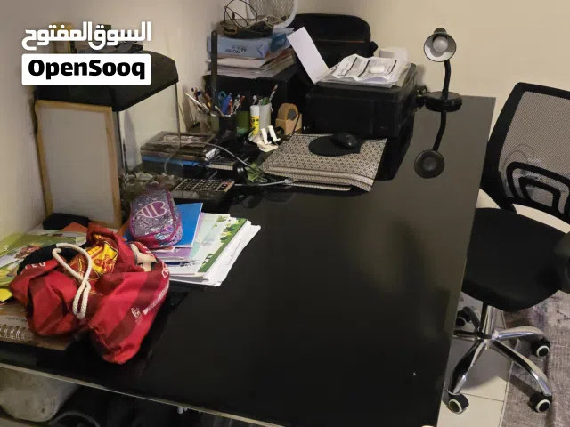 سفرة بدون كراسي و سرير طفل