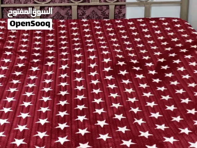 سرير قوي للبيع مع المرتبه بحالة ممتازة جدا