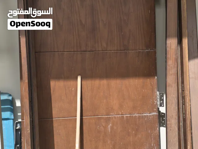 للبيع ابواب خشب عدد 2 مع الفريم الخارجي بسعر 20 دينار