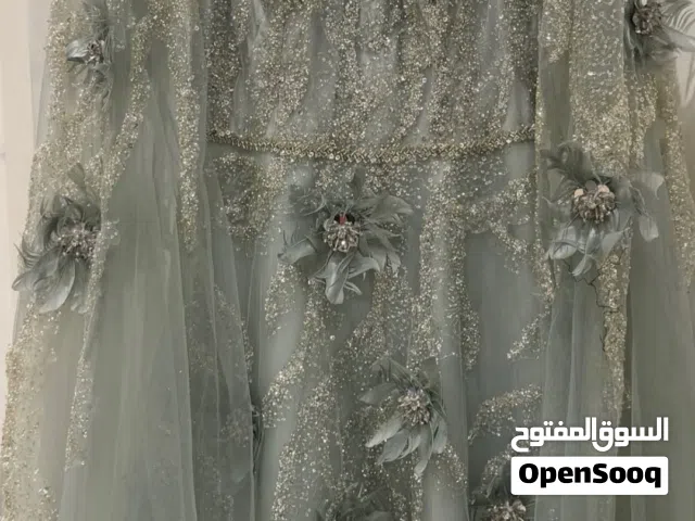 فستان سهره للأيجار