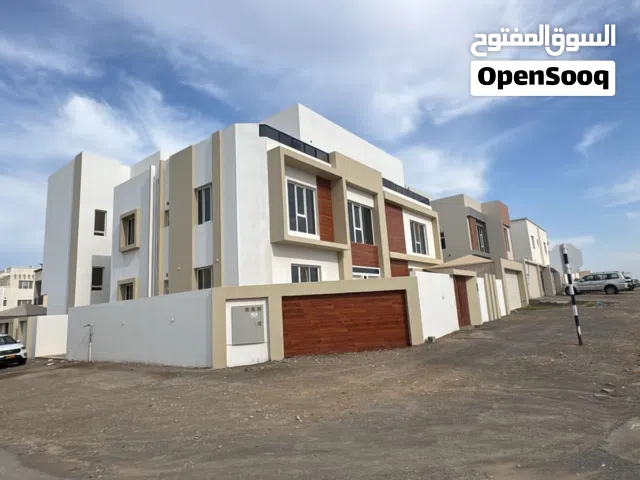 فيلا للبيع – المعبيلة الجنوبية المرحلة العاشرة