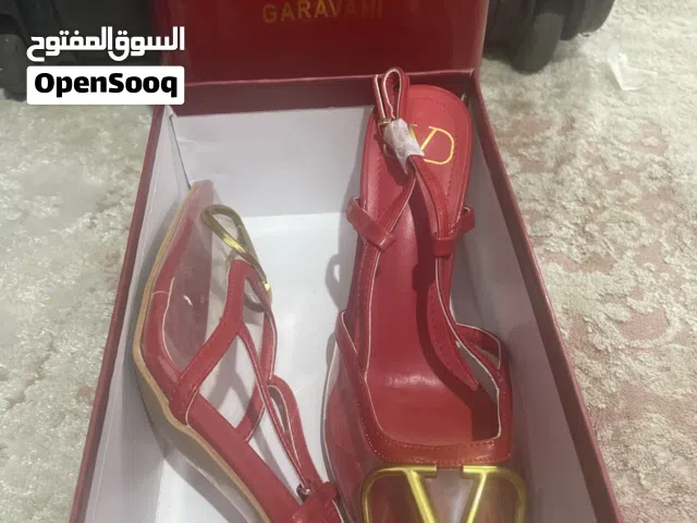 جوتي كعب ماركةفالنتينو