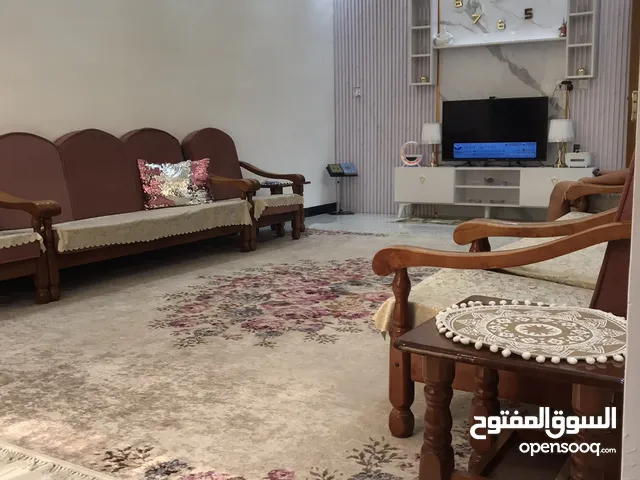 دار 200 متر في حي الرفاق محله 885