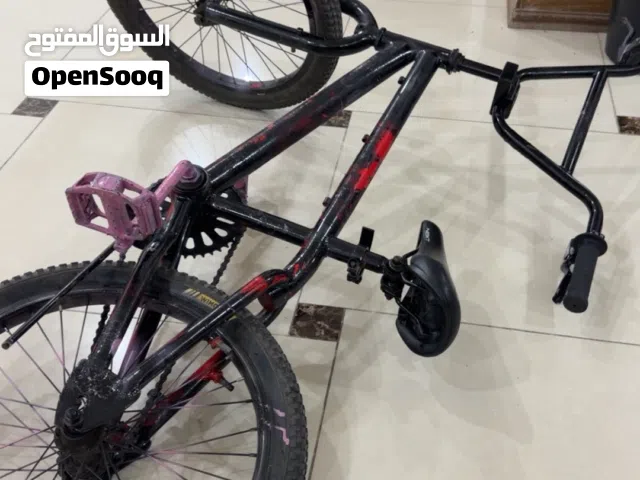 قاري سرعات مستعمل كان لونه احمر صبغته شكله مثل ماتشوف بالصوره جديد ونظيف بس اللون رايح والي شوفالوصف
