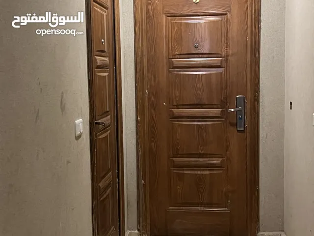 باب شقة مصفح حالة ممتازة لون خشبي