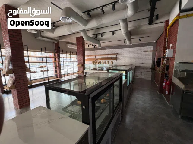 مخبز متكامل للبيع في منطقة حيوية