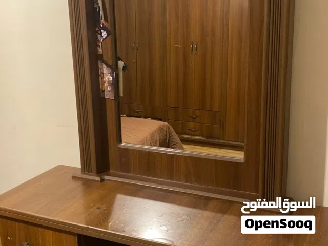 سرير مزوج وتسريحة للبيع المستعجل