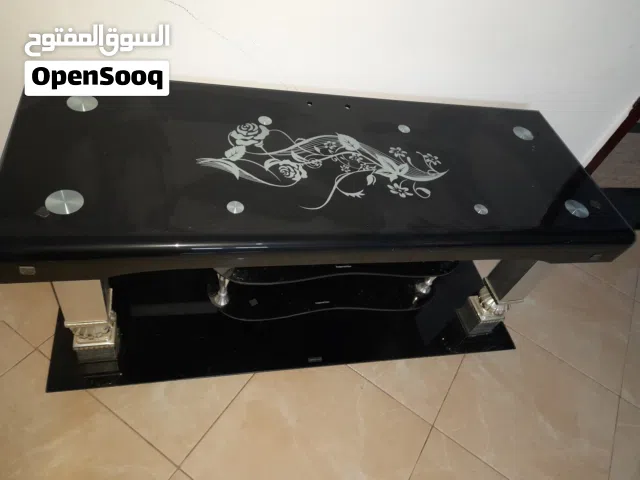 طاولة تلفزيون
