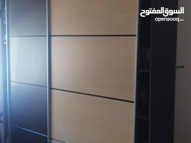 خزانة وسرير للبيع