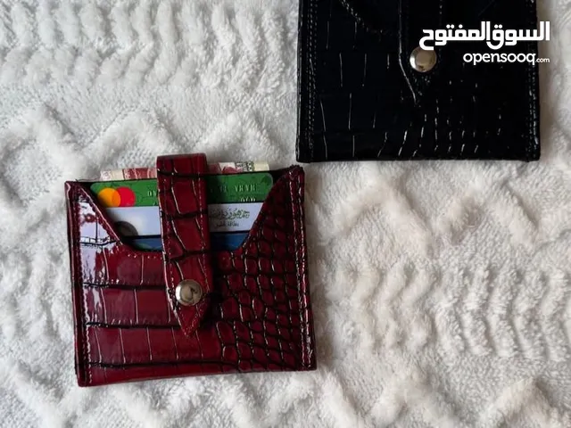 كارد هولدر جلد نبيتي جديد للبيع بسعر 250 جنية بدلا من 350 و بها اربع اماكن و مكان للفلوس و