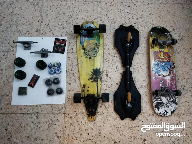 3 سكيت بورد مع ملحقاتة وقطع غيار للبيع مع بعض كل شي