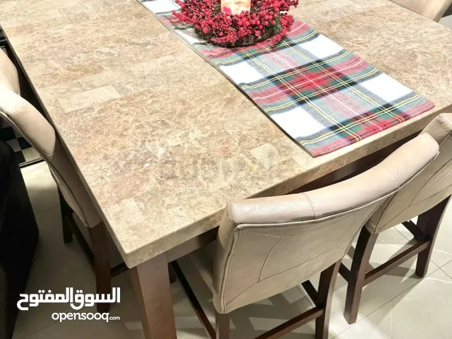 طاوله رخام بحاله ممتازه