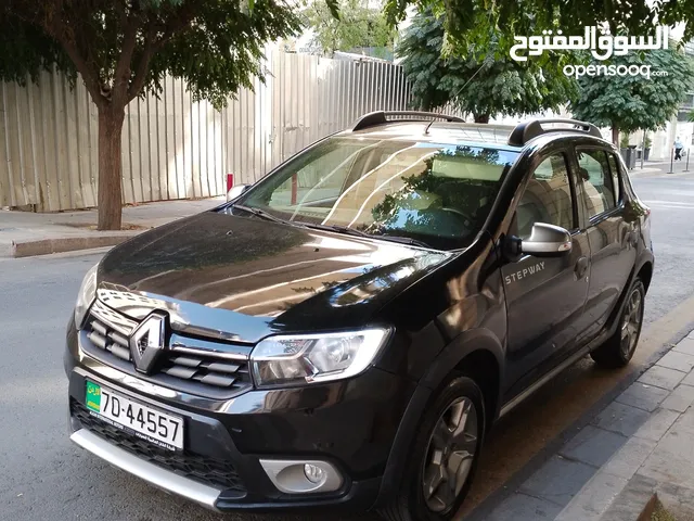 HatchBack Renault in Amman