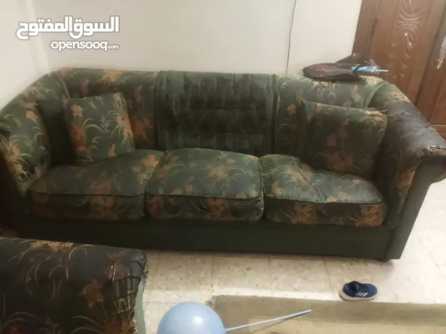 كنب للبيع 90دنيار بحاجة تنجيد جبل الحسين