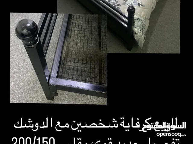 للبيع كرفاية وطاولة