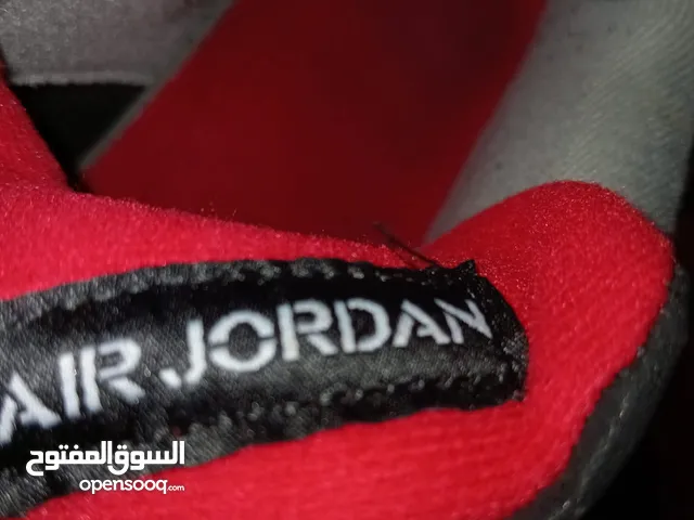 Nike Jordan 4 the shoe is used only one week an it is full brand new