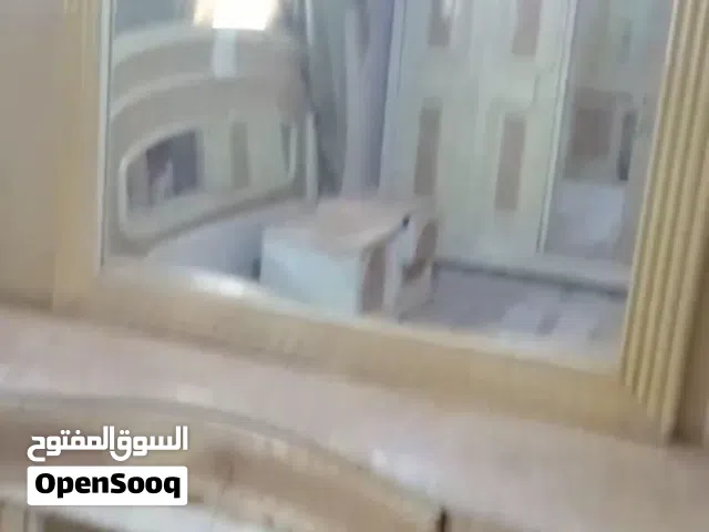غرفه كويتيه خشب جديده فقط متروكه بيها نقص واحد سرير دوشك مال نوم فقط