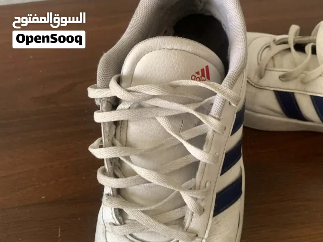بوط اديداس سامبا لون ابيض خطوط ازرق  مريح يسمح بلمعاينة قبل شراء لا يوجد خدمة توصيل فقط