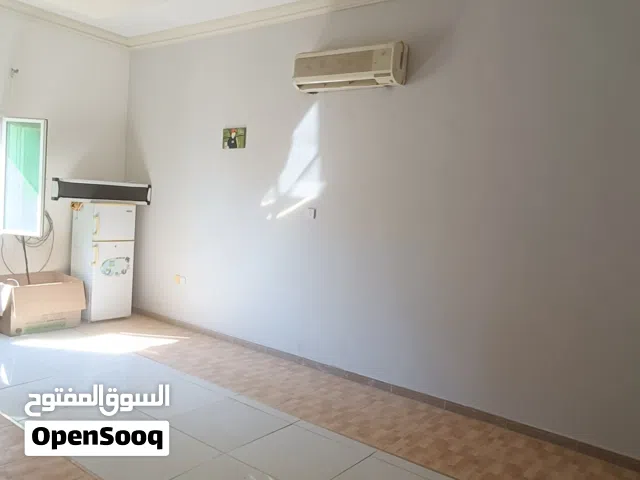 استوديو غير مؤثث للايجار السنوي