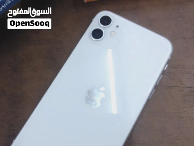 ايفون 11 أبيض مستعمل بحالة جيدة مع شاحن 64 جيجابايت