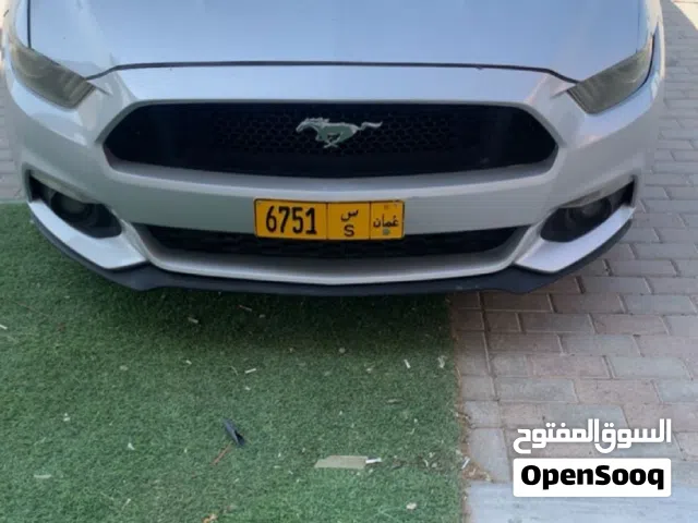 فورد موستانج نظيف وبيه مشكله بالمكينه يحتاج تبديل كام فيزرات باقي الاشياء مسرفسه ووكاله