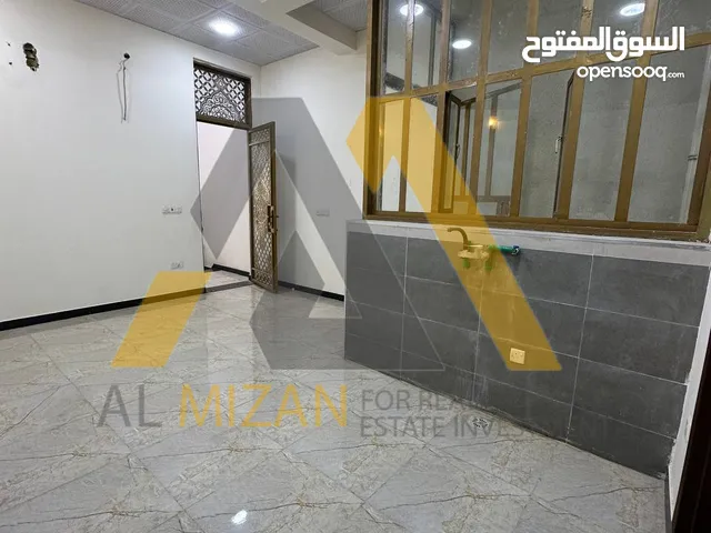 شقـــة حديثــة للاجـــار حي صنعاء قرب مدارس الرافدين