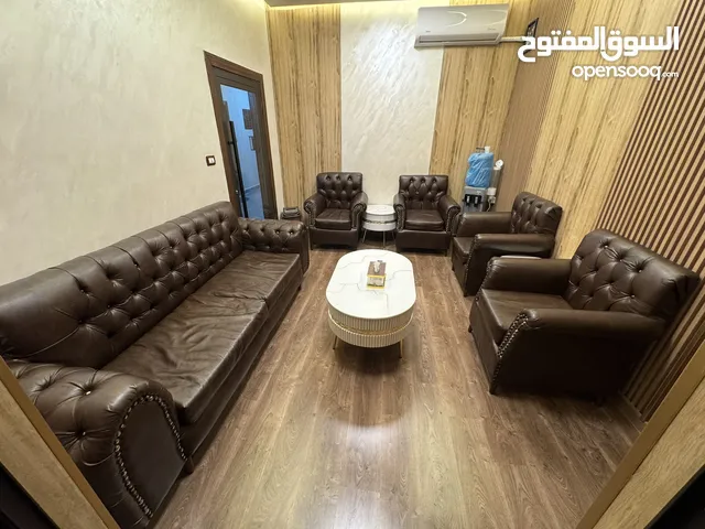 طقم كنب جلد للبيع