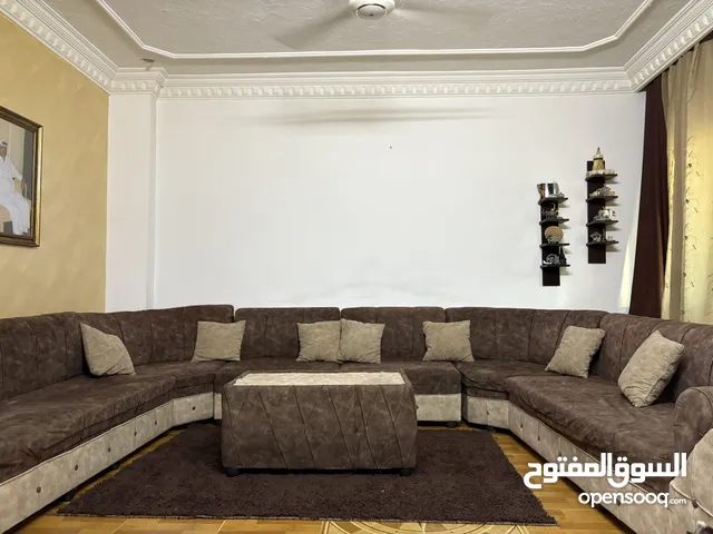 مجلس حرف U 12 مقعد