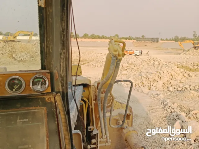 سائق بلدوزر خبره 17 سنه يبحث عن عمل ويرغب نقل كفاله   للتواصل