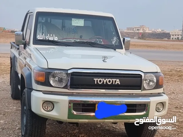 Toyota Land Cruiser 2016 in Dhofar