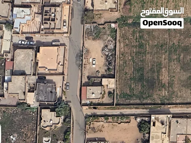 قطعة أرض بها استراحة