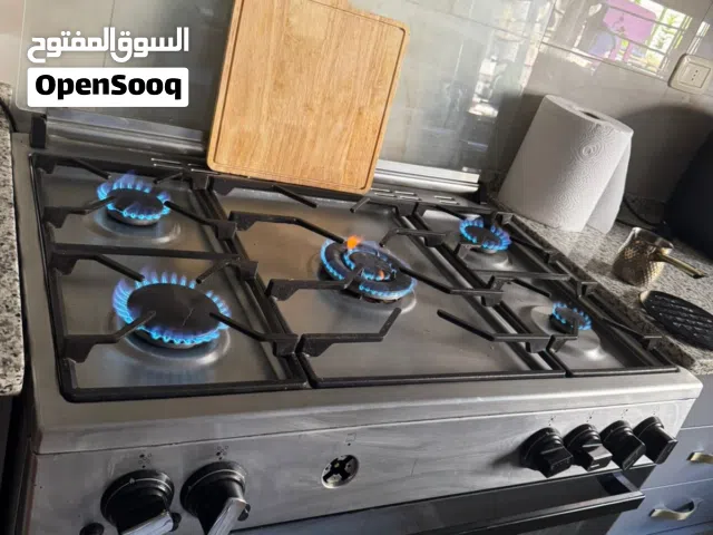 فرن شغال استعمال قليل ونظيف