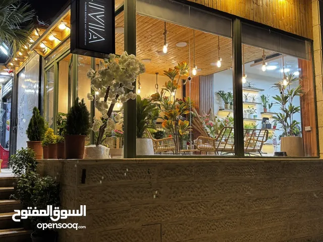 محل أزهار للبيع مجهز بالكامل