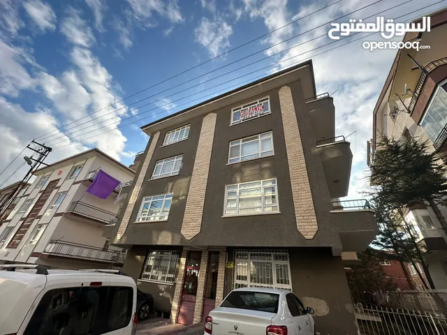 شقة للايجار (انقره - كجوران ) جنب الشارع العام - قريبة لجميع الخدمات - 10 دقائق للميترو