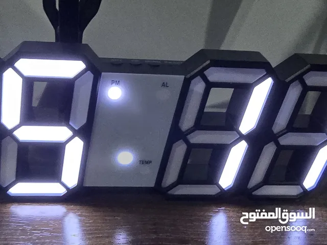 ساعة مكتبية رقمية ترتب السيت اب