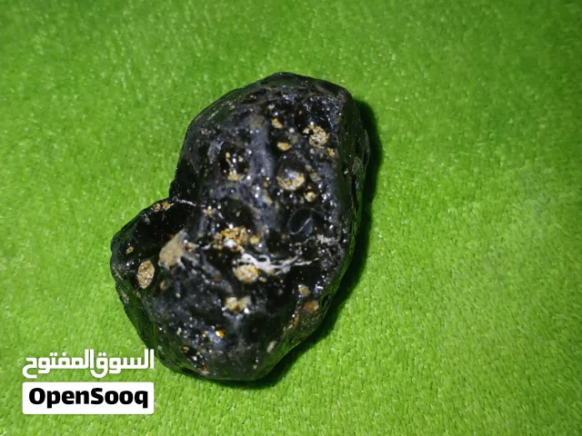 حجر زجاجي اسود