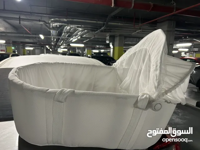 سرير. صغير اطفال او حماله بحاله ممتازه كالجديد