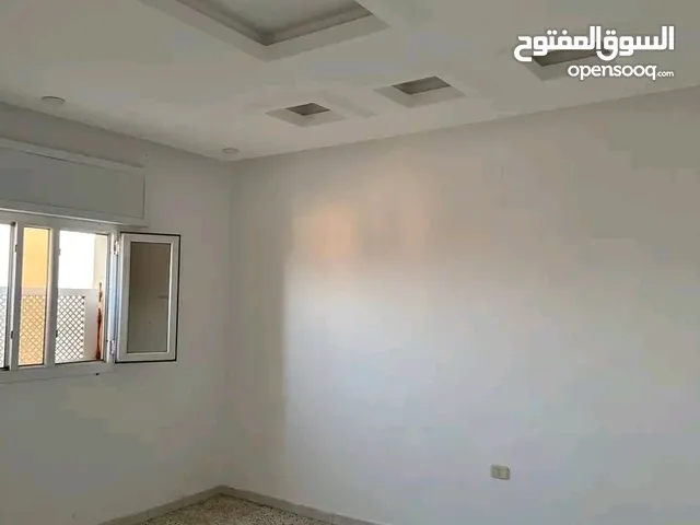 السلام عليكم يوجد مبني الإيجار في تاجوراء طريق الشط يصلح ان يكون مدرسه او شركة ولا مستشفى موقع ممتاز