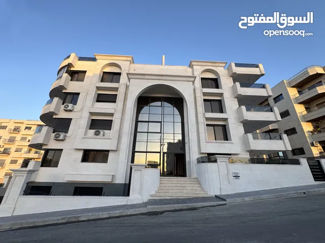 شقة فاخره طابق اول  مساحه 200 م / رجم عميش - حي الصحابه