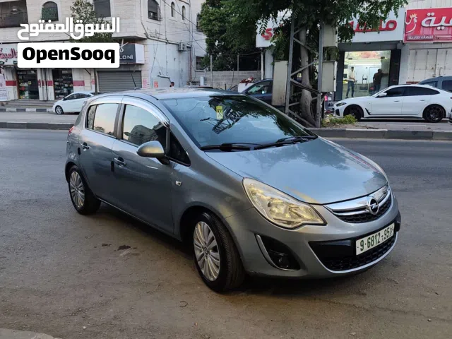 2014 أوبل كورسا Standard