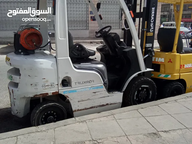 رافعات شوكية الايجار تنزيل جميع انواع البضائع خدما24 ساعه تاجير يومي وشهري