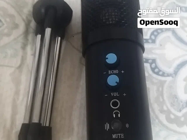 هذا ميكروفون مكثف (Condenser Microphone) احترافي من طراز BM-858 يعمل عبر وصلة USB