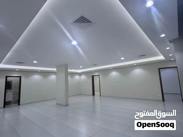 300 m2 5 Bedrooms Apartments for Rent in Hawally Jabriya