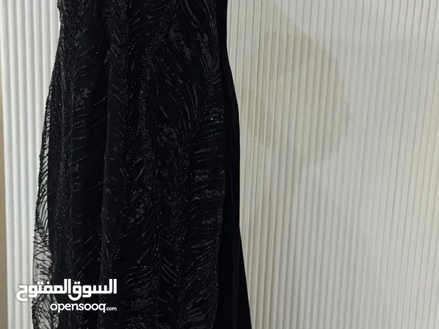 فستان اسود للإيجار مقاس L في حال البيع بيتغير