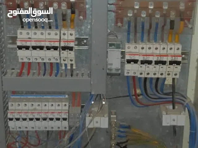 فني كهرباء منازل وكافت التشطيبات الكهربائيه وصيانة وتركيب جميع انواع الثريات..والمشاكل الكهربائيه