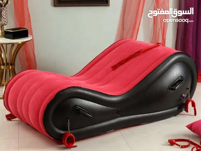 "أريكة العشّاق... حيث تبدأ الحكايات ولا تنتهي الليالي"