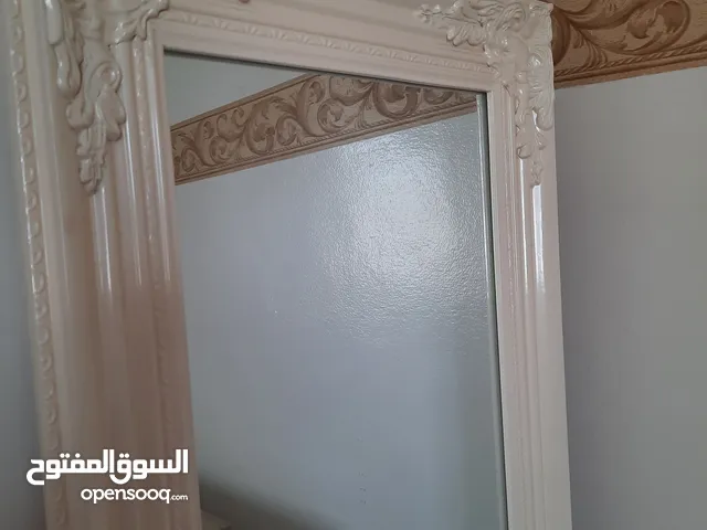 بيع مرايا باللون الأبيض بحالة جيدة و الثمن جد مناسب